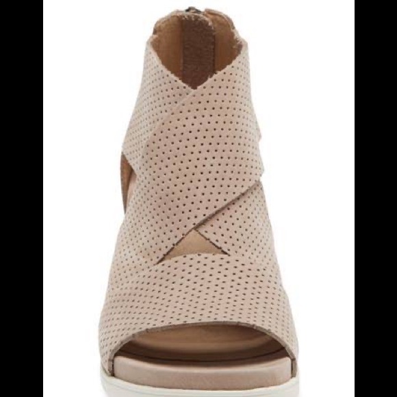 Eileen Fisher platform wedge sport sandals - Picture 2 of 10